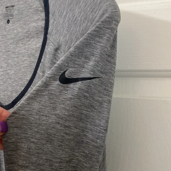 Nike long sleeve heathered grey dri-fit fitted athletic top - size large - Picture 3 of 8